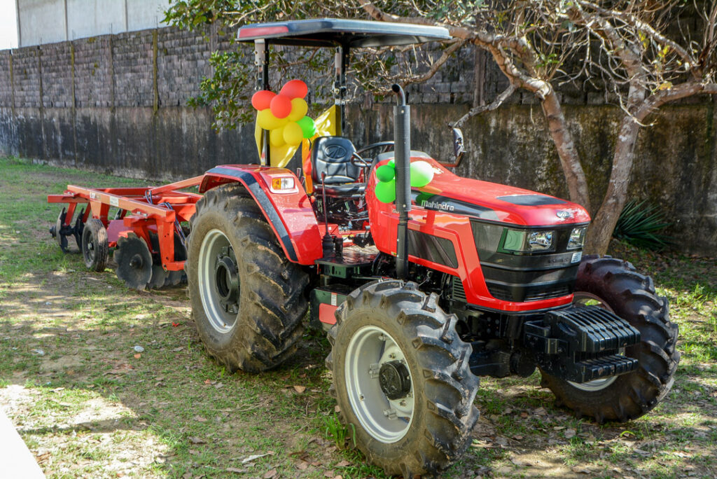 Trator - Júnior Dantas