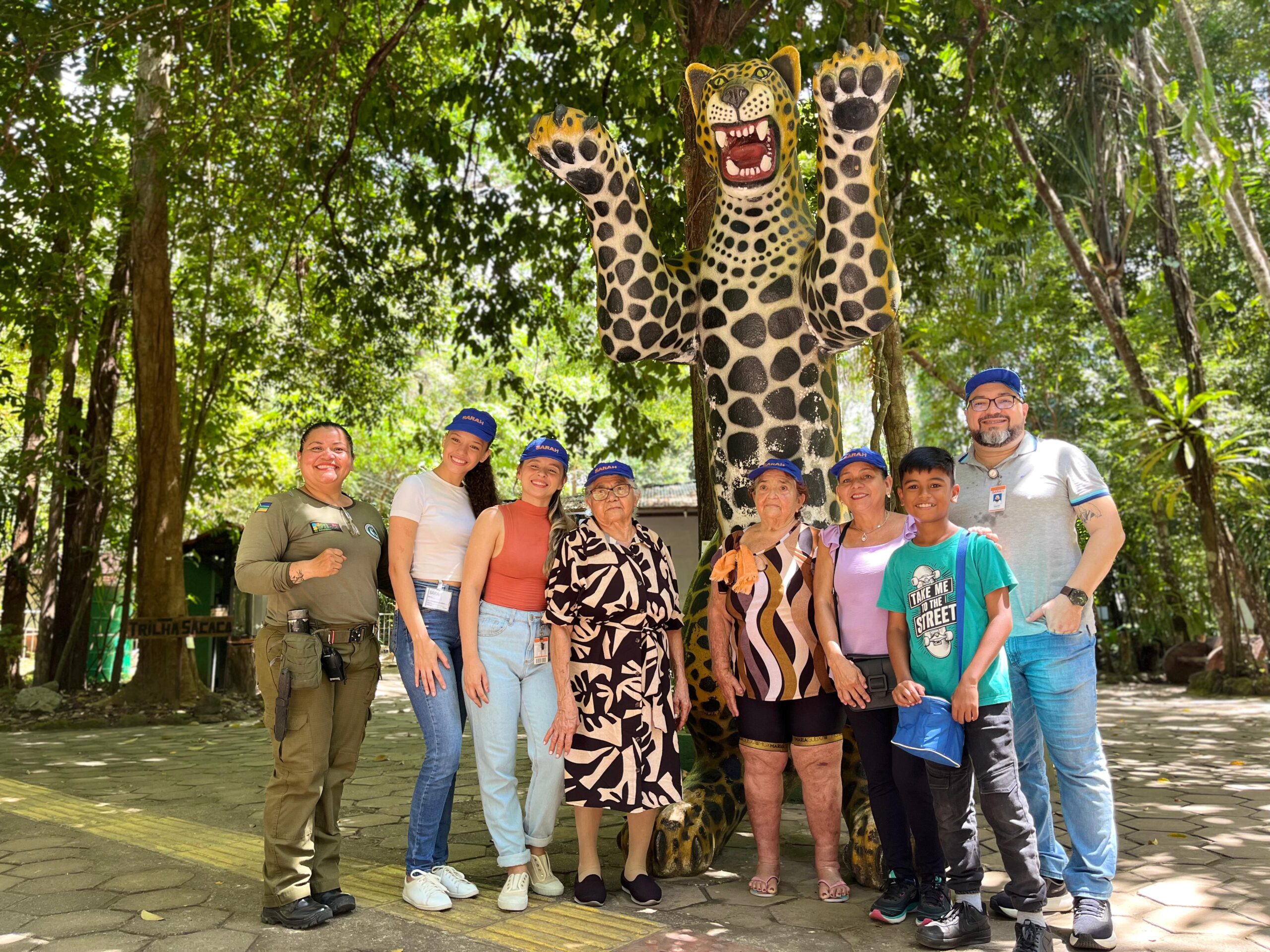 Visita guiada no Bioparque da Amazônia recepciona pacientes idosos em reabilitação, em Macapá