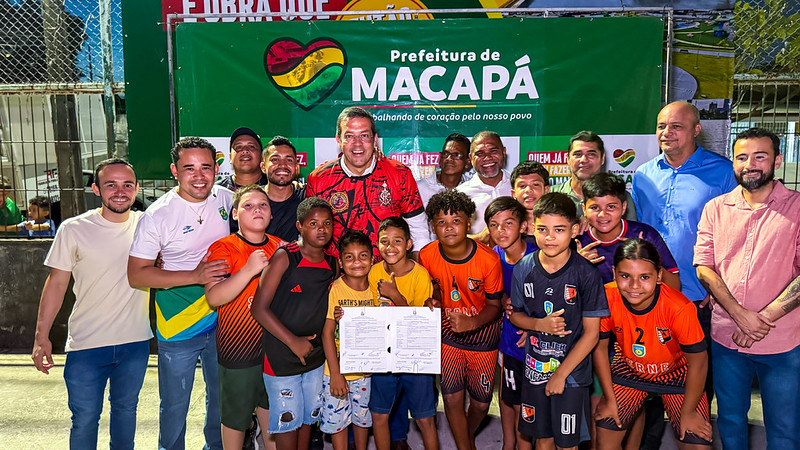 “O futuro do esporte são nossas crianças”, afirma professor de futsal na ordem de serviço da quadra poliesportiva no bairro Nova Esperança