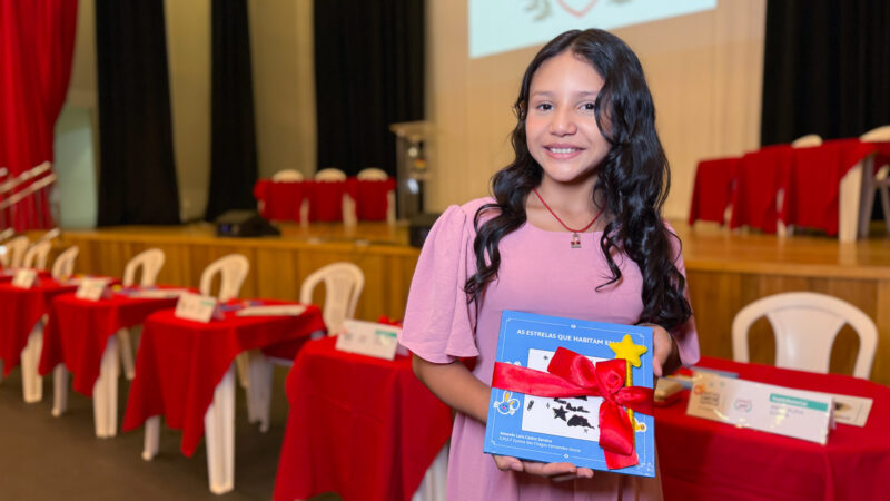 Alunos da Escola Municipal Eunice das Chagas lançam livros através do projeto Super Autor