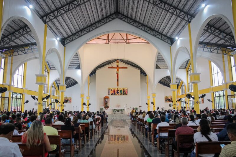 268 anos de Macapá são celebrados com missa, encontro das bandeiras e tradicional bolo na Catedral São José