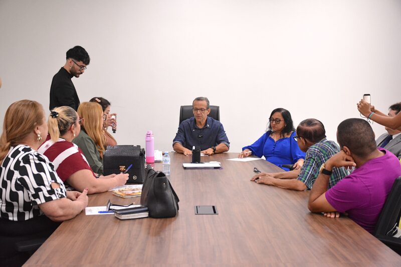 Prefeito Pedro DaLua reforça compromisso com aposentados e pensionistas e cria comissão para atendimento direto aos servidores