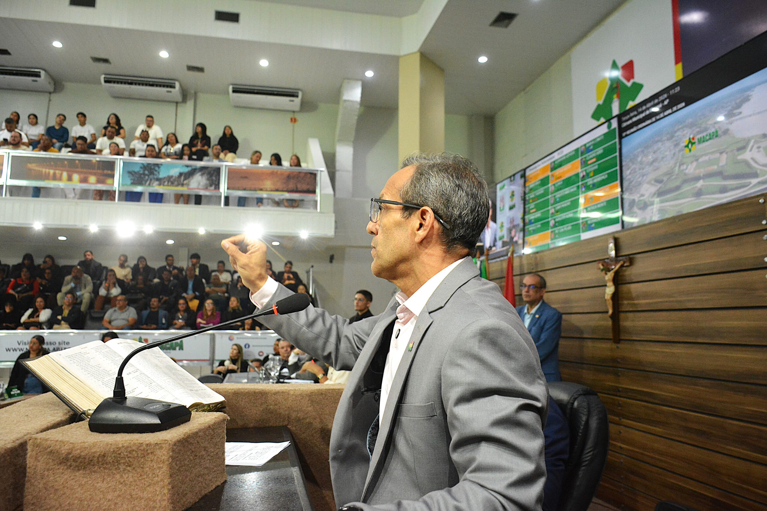 Prefeito interino, Pedro DaLua apresenta balanço dos primeiros 40 dias de gestão, em sessão na Câmara Municipal de Macapá