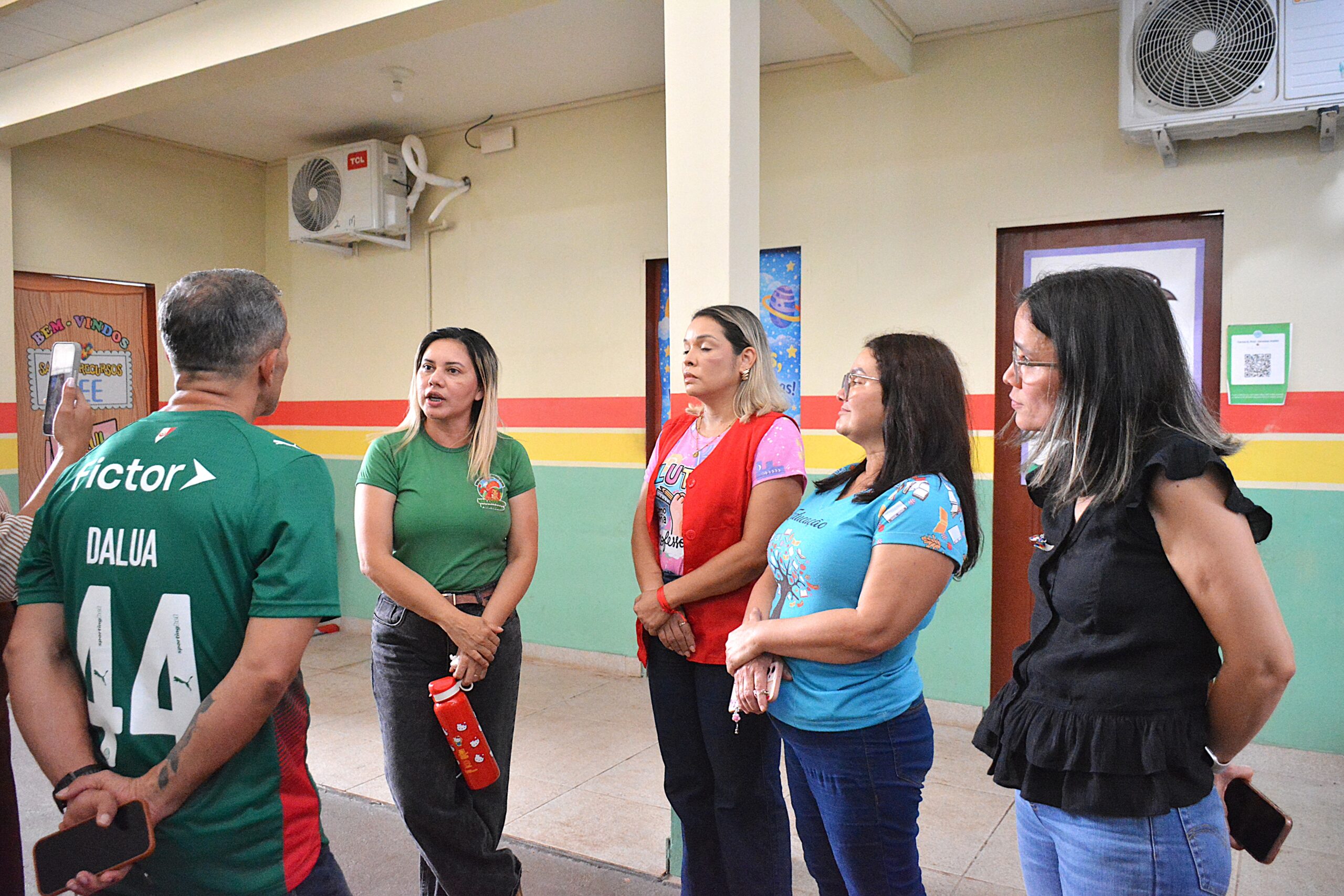Atendendo a pedidos da comunidade Prefeito Pedro DaLua vistoria Escola Municipal Moranguinho e garante melhorias imediatas
