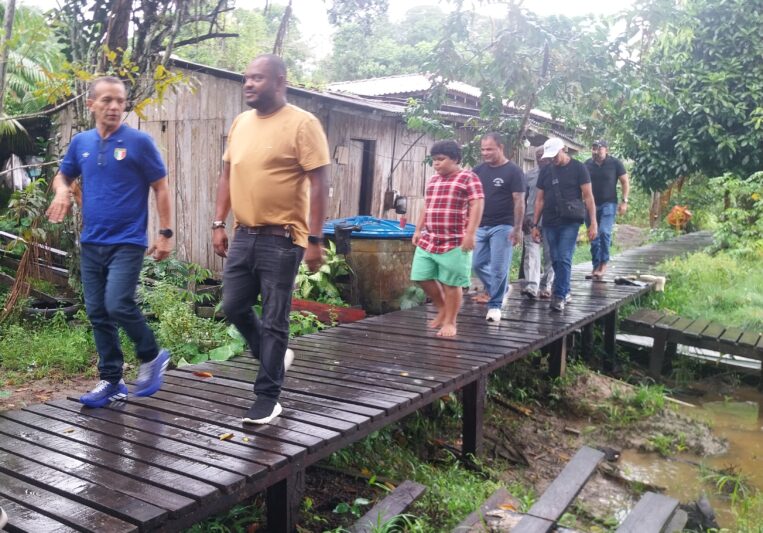 Prefeito Pedro DaLua leva escuta ativa à Comunidade Quilombola São João do Matapi