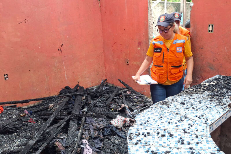 Prefeitura de Macapá presta assistência às famílias atingidas pelo incêndio ocorrido no Igarapé da Fortaleza