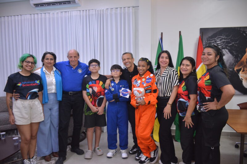 Prefeito Pedro DaLua recebe visita de ex-engenheiro da Nasa.