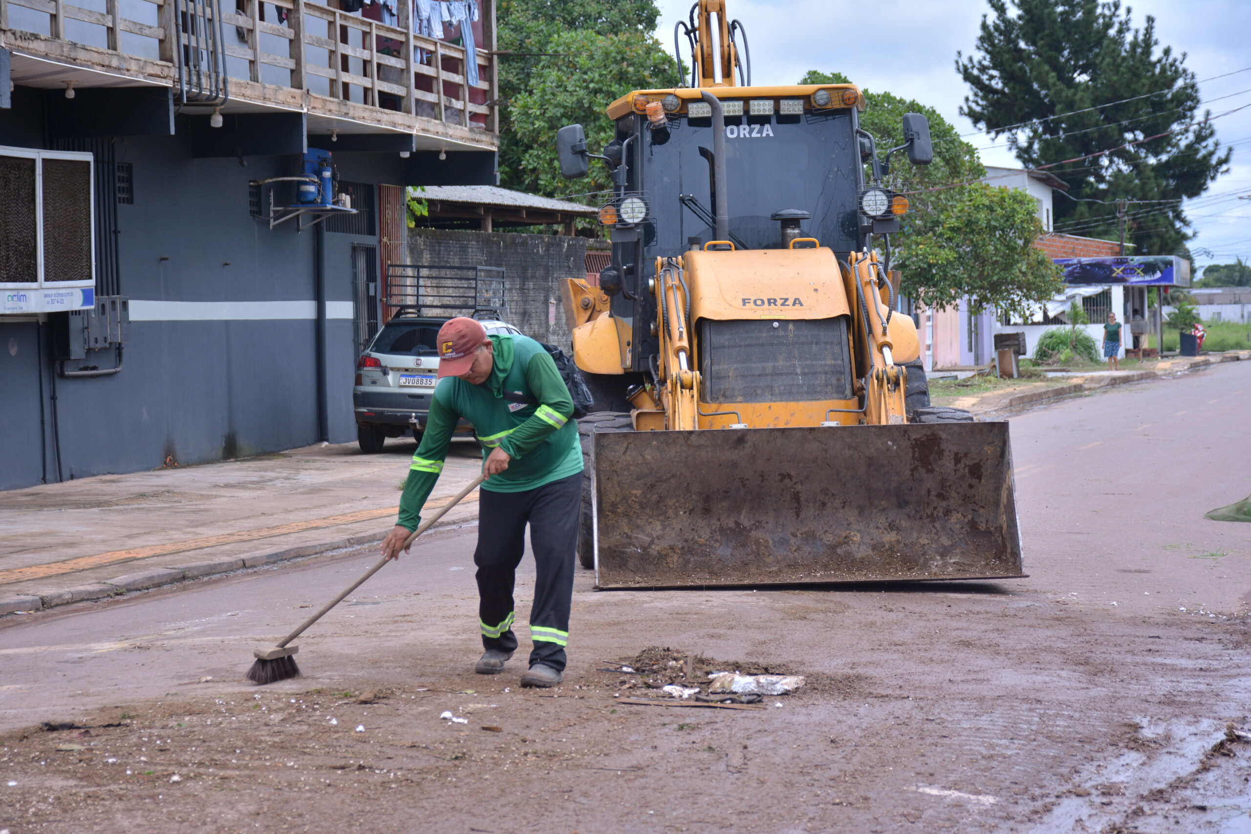 Prefeitura de Macapá leva serviços, obras e escuta comunitária ao Brasil Novo com mutirão ‘Prefeitura Presente’