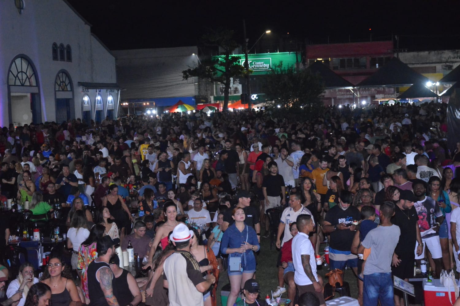 Fundo de Quintal embala multidão e consolida o sucesso da segunda noite do ‘Fim de Semana do Trabalhador’