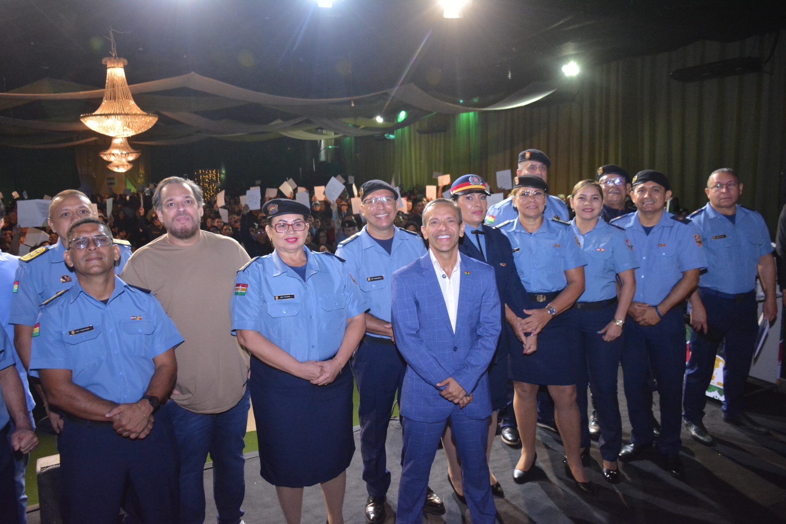 Prefeito interino Pedro DaLua oficializa progressão funcional de guardas e inspetores durante cerimônia de formatura