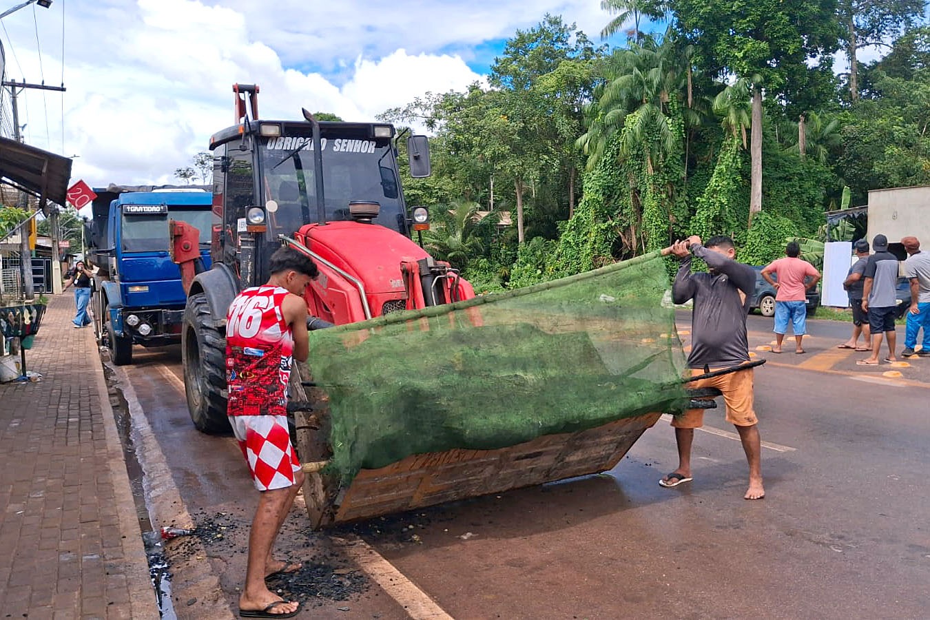 Prefeitura de Macapá presta assistência às famílias atingidas pelo incêndio ocorrido no Igarapé da Fortaleza