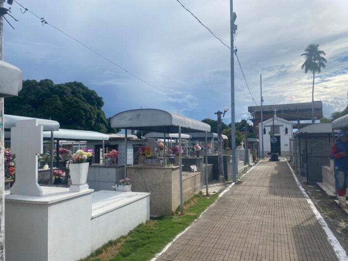 Prefeitura prepara cemitérios de Macapá para visitação no Dia das Mães