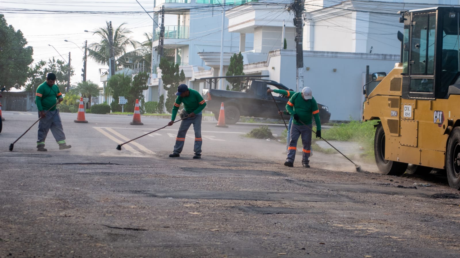 Prefeito Pedro DaLua autoriza novo recapeamento asfáltico na Avenida Anhanguera, no Beirol