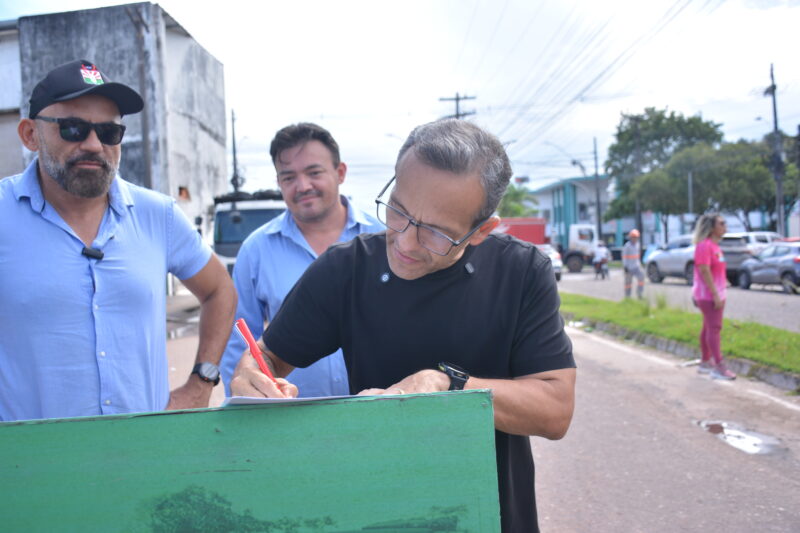 Prefeito assina Ordem de Serviço para pavimentação da Avenida Diógenes Silva, na Zona Sul de Macapá