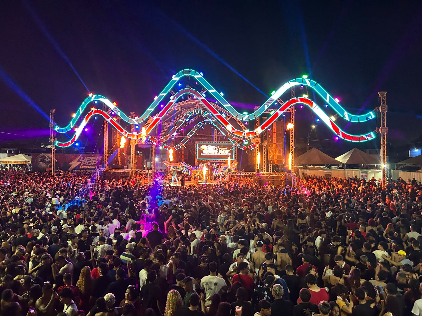 Festival Rock Doido leva multidão para Praça Jacy Barata durante o Macapá Verão 2026