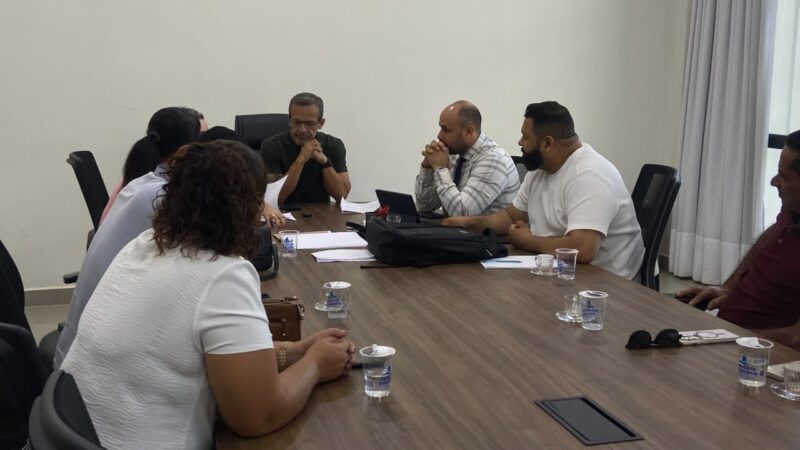Prefeitura de Macapá dialoga com empreendedores do Shopping Popular e busca solução para manter estrutura provisória na Rua Coaracy Nunes