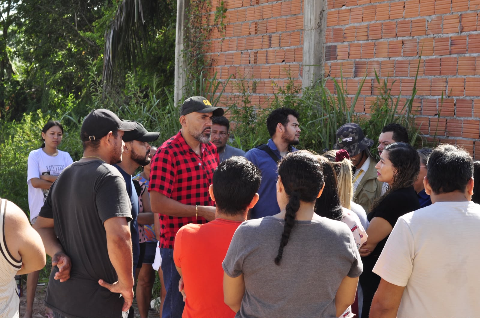 Prefeitura de Macapá realiza visita técnica em via do bairro Brasil Novo II para ouvir demandas da comunidade